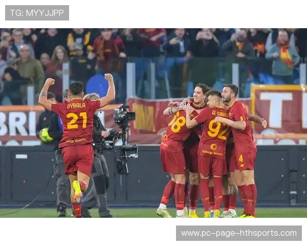 罗马训练内部对抗中迪巴拉连线佩莱格里尼形成数次流畅配合