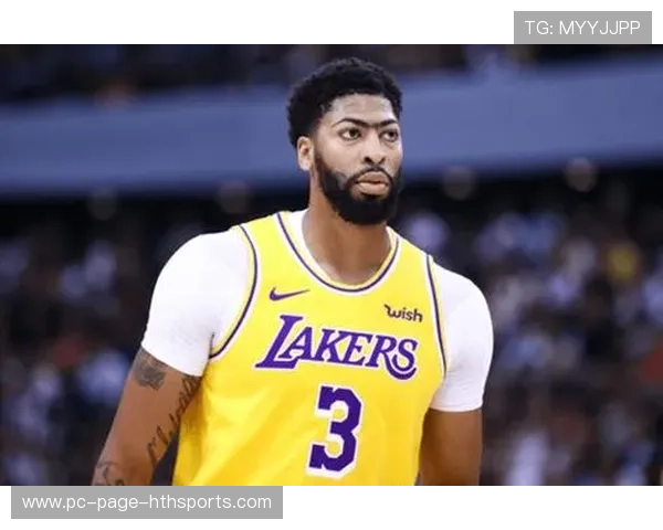 加拿大的戴维斯创造历史性时刻，全国为之庆贺